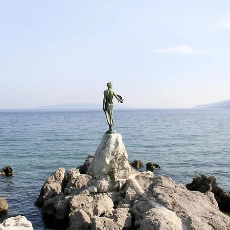 With A Parking Space - 7902 *