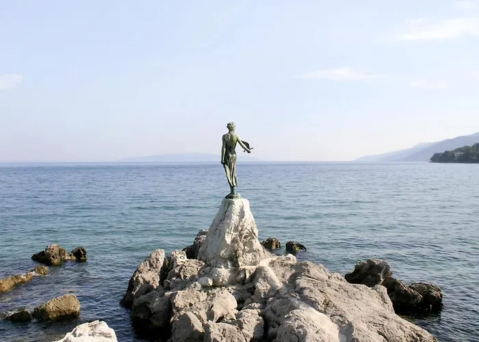 With A Parking Space - 7902 *