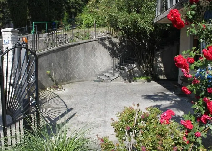 With A Parking Space - 7902