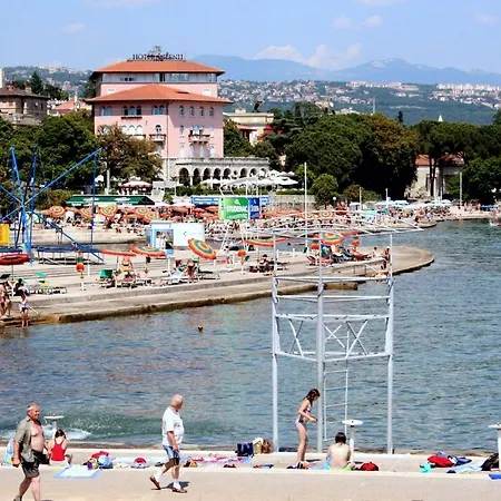 With A Parking Space - 7902 *