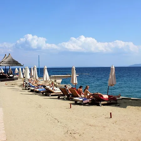 With A Parking Space - 7902 *