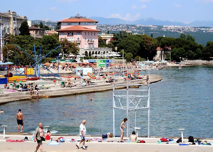 With A Parking Space - 7902 *