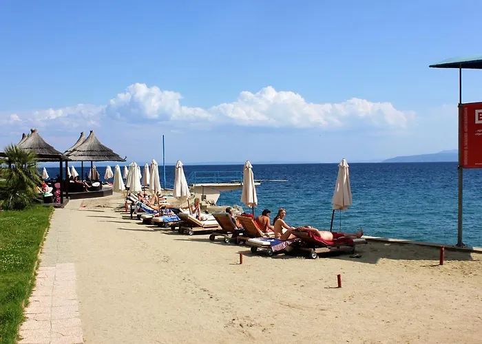 With A Parking Space - 7902 *